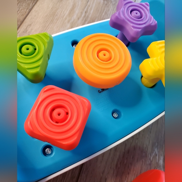 Fisher Price baby and toddlers Tap and Turn tool bench set - Picture 3 of 10